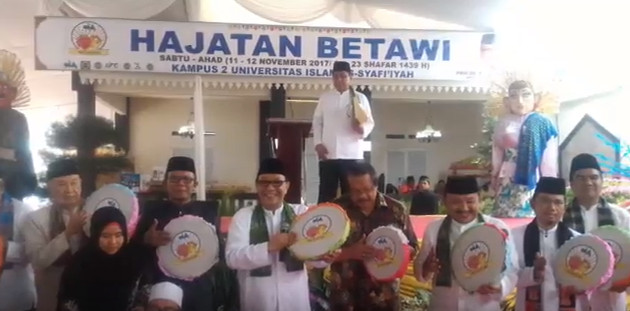 Tampil bersama Bang Prof Dailami Firdaus bersama sepupunya Bang Daus Separo di Hajatan Betawi UIA, Cukup Menghibur!