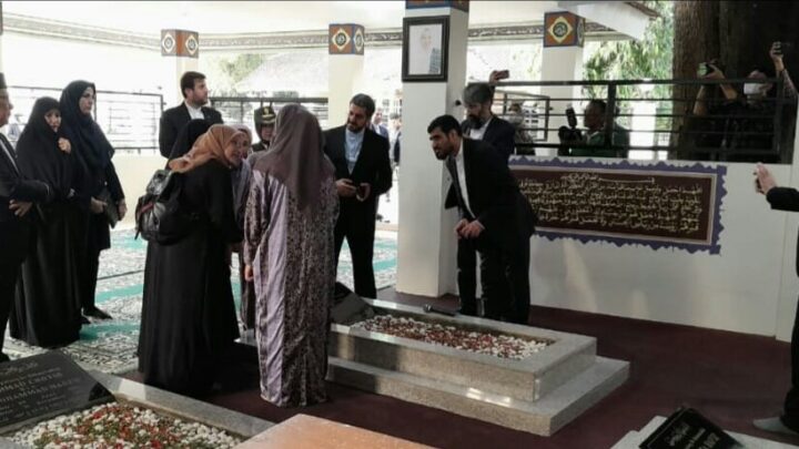 Ibu Negara Iran Ziarah ke Makam Ulama Perempuan Betawi Tutty Alawiyah