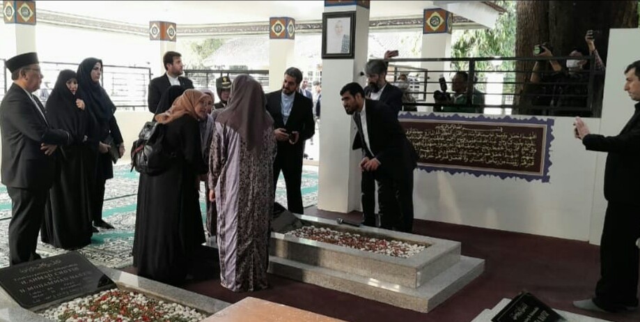 Ziarahi Makam Tuty Alawiyah, Ibu Negara Iran Dr Jamileh Kunjungi Pesantren Yatim As-Safiiyah Jatiwaringin