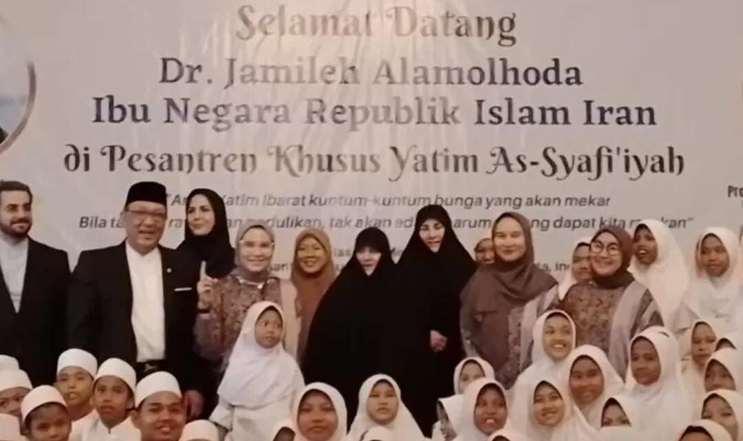 Ibu Negara Iran Dr Jamileh Alamolhoda Harapkan Pesantren Yatim As Safiiyah Tumbuh Kuat dan Maju