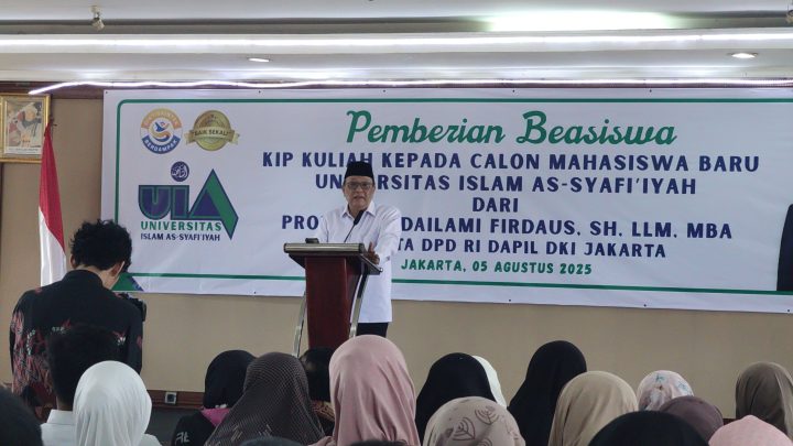 Pemberian Beasiswa KIP Kuliah dari Prof Dailami Firdaus