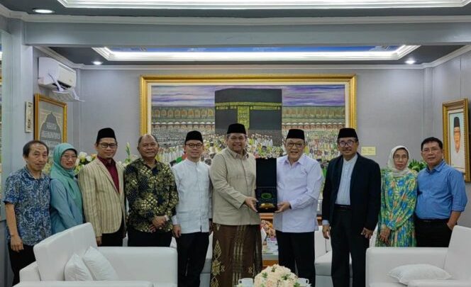 Kunjungan Ketua Umum MUI DKI Jakarta ke Senator DPD RI di UIA Jakarta
